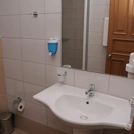 Gunes House Отель 2*