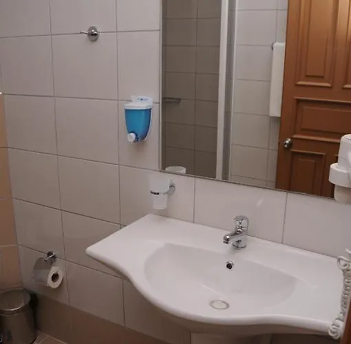 Gunes House Hotell 2*